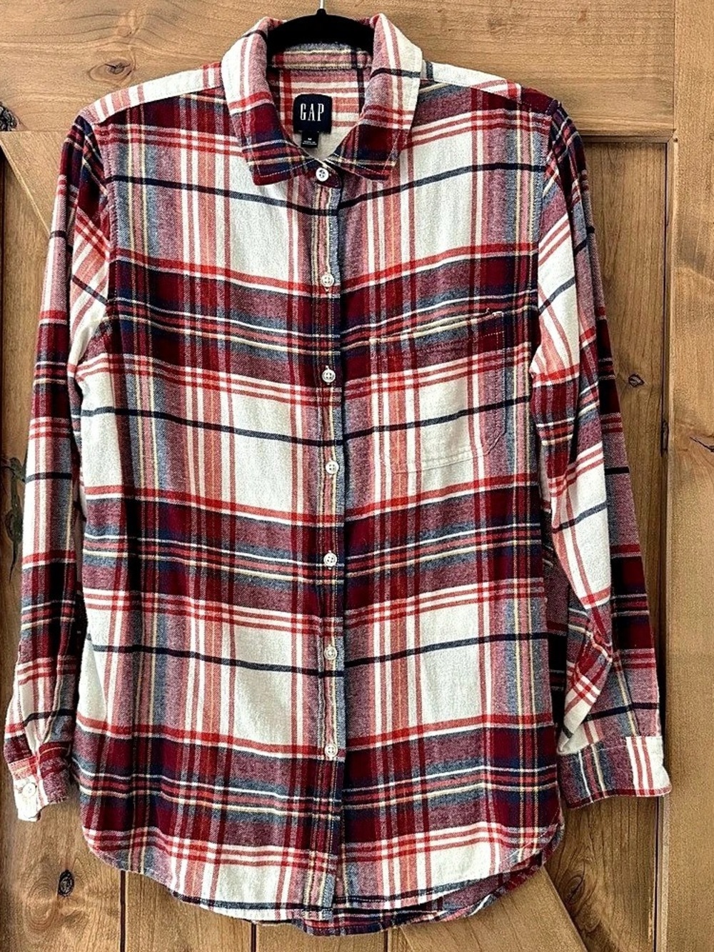 Gap Women’s Plaid Cotton Flannel Boyfriend Shirt Red, White, Blue Sz Medium